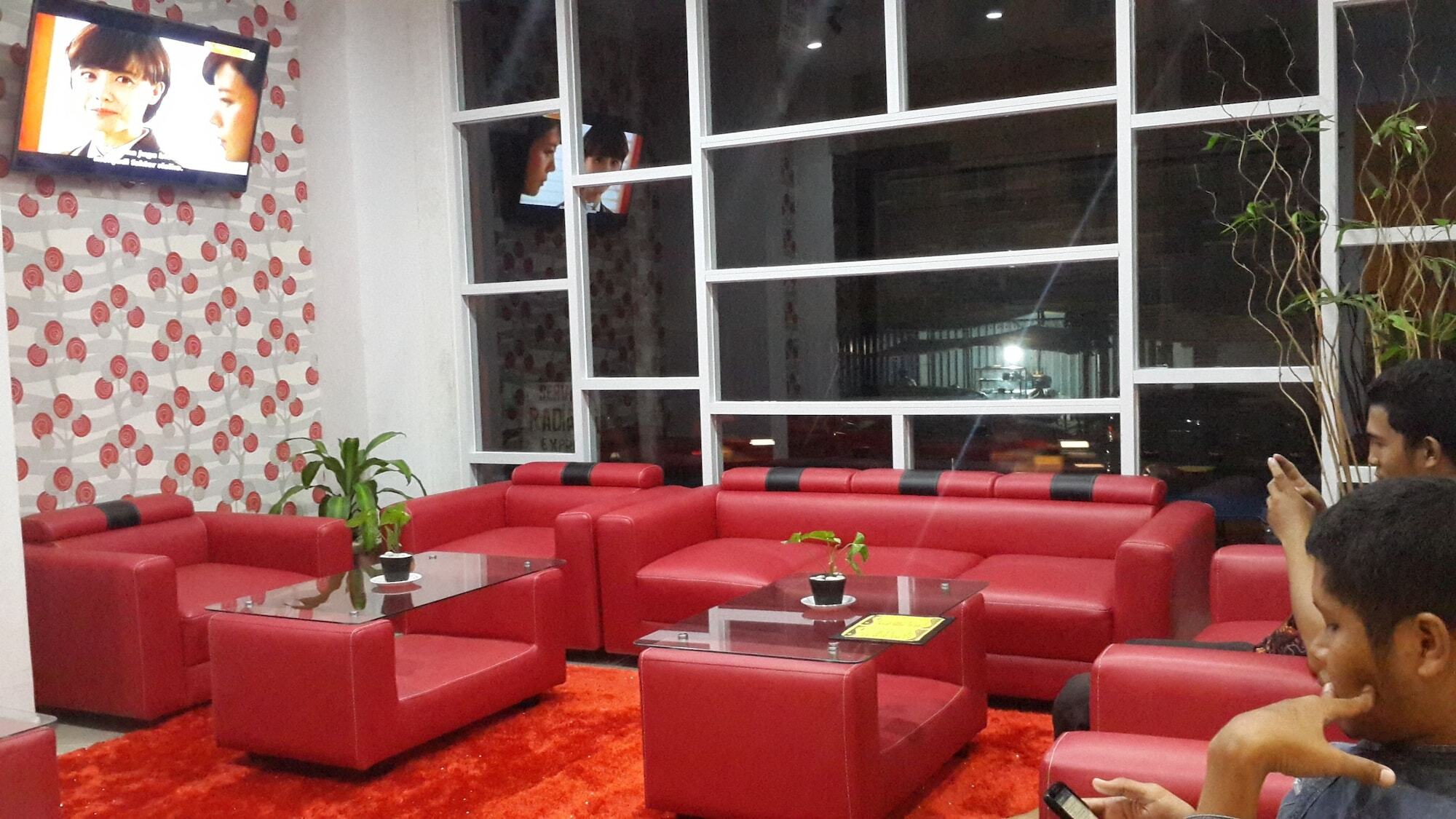 Reddoorz Plus @ Paal 2 مانادو المظهر الخارجي الصورة
